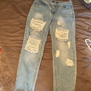 Boohoo blue jeans - distressed. Size 4.